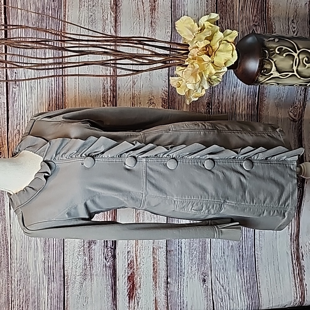 KUT FROM THE KLOTH CAMO GREEN LONG SLEEVE RUFFLE BUTTON-UP JACKET - Picture 2 of 16
